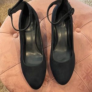 Bandolino Navy Blue Pumps with alligator heel